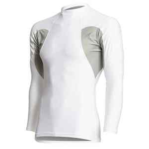 Rashguard d'entraînement personnalisé pour hommes offrant des performances de niveau endurance, un contrôle de l'humidité et une flexibilité fluide - Product Image 5