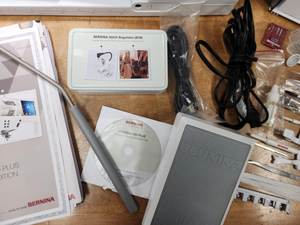 Máquina de Coser/Bordar Bernina 880 C-r-y-s-t-a-l, Servicio Profesional, Limpia y Lista para Usar - Product Image 2