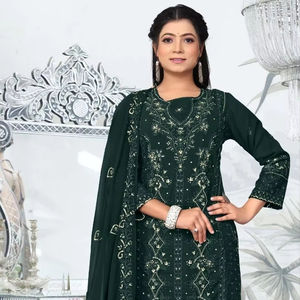 Elegante Conjunto de Shalwar Kameez de Georgette, Ropa Étnica Premium, Bordado Khatli, Parches, Parte Inferior y Dupatta de Secado Rápido para Mujer - Product Image 1