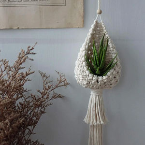 Porte-plante suspendu en macramé fait main bohème, écologique, auto-adhésif pour la décoration de plantation en intérieur - Product Image 1