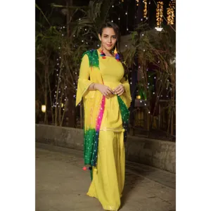 Conjunto de Traje Amarillo Abejorro para Mujer - Product Image 1