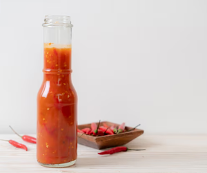 Fábrica de ESTÁNDAR INTERNACIONAL en Vietnam Botellas naturales Fresh Red Hot Spicy Haccp CHILI SAUCE Botella de plástico 300ml/550ml - Product Image 4