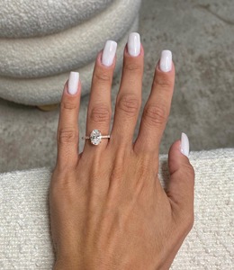 Anillo de Compromiso con Diamante Cultivado en Laboratorio de 2.85 Quilates, Corte Ovalado, Claridad F VVS1 VVS2, con Halo Oculto y Detalles Pavé en Oro Rosa de 18K, Regalo para Ella - Product Image 2