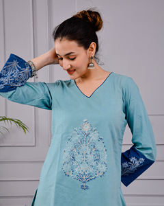 Ensemble coordonné pour femmes imprimé à la main |   Ensemble Kurta et pantalon en coton |   Tenue indienne ethnique pour femmes en deux pièces pour la vente en gros - Product Image 5