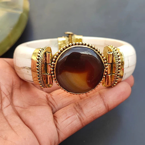Pulsera elegante ecológica hecha a mano de hueso y latón para mujer, para minoristas y boutiques, hecha en India - Product Image 6