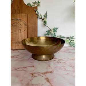 Tazón para servir de latón Premium de inspiración vintage con un hermoso diseño para mejorar la elegancia de su comedor - Product Image 1