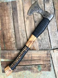 Thewizcrafts Hache Viking d'extérieur personnalisée de haute qualité Nouveau design en acier au carbone avec manche en bois Vente d'une hache de camping - Product Image 1