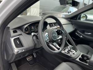 Bien mantenido limpio 2024 Jagua-r R-Dynamic SE - Product Image 3