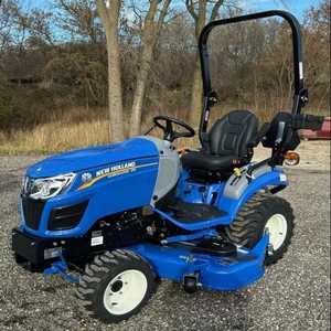 Tracteur compact New Holland Work-Master 25S 4x4 automatique avec chargeur frontal et arrière, composant de pompe centrale disponible à la vente - Product Image 4