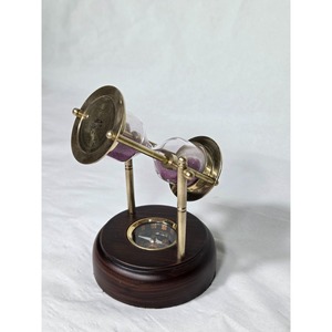 นาฬิกาตั้งโต๊ะทรงนาฬิกาทรายวินเทจ ดีไซน์ทันสมัยแบบดั้งเดิม กลไกจักรกล พร้อมปฏิทิน สำหรับใช้ในสำนักงาน โต๊ะทำงาน หรือโรงแรม - Product Image 1