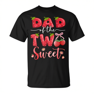 T-shirt per papà della bambina di 2 anni con design a fragola dolce, t-shirt promozionale per occasioni speciali - Product Image 2