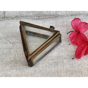 Mini joyero triangular atemporal moderno, organizador elegante para anillos, pendientes, collares, pulseras y accesorios diarios - Product Image 3