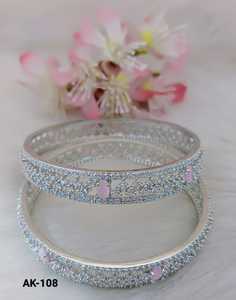 Élégant ensemble de bracelets AD de qualité supérieure bijoux faits à la main pour les mariages, les festivals et les cadeaux parfaits pour toutes les occasions spéciales - Product Image 1