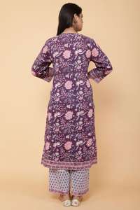 Nouveau design de vêtements ethniques élégants pour femmes, ensemble Kurta en coton disponible en vente en gros pour l'exportation depuis l'Inde - Product Image 5