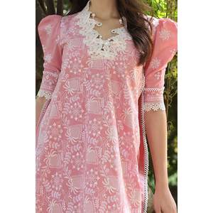 Traje de dos piezas sin coser, bordado, de tela rosa, para mujer, conjunto elegante y con estilo. - Product Image 4