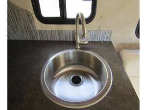 W-i-n-n-e-b-a-g-o V-I-E-W 2011, Casa Rodante Tipo Camping Cruiser, Un Dormitorio para 4-6 Personas - Product Image 2