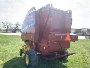 Presse à foin ronde New-Holland avec mini presse à foin Rollbelt 460 avec moteur et boîte de vitesses incluse - Product Image 4