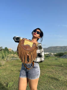 Nouveaux cheveux sur cuir suédé véritable frange peau de vache croissant sac à main femmes pour la mode vente chaude sac à bandoulière en forme de baril - Product Image 3