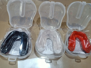 Protector Dental Transparente para Boxeo, Fútbol, MMA, Baloncesto, Protector Bucal Cómodo con Logotipo Personalizado - Product Image 4