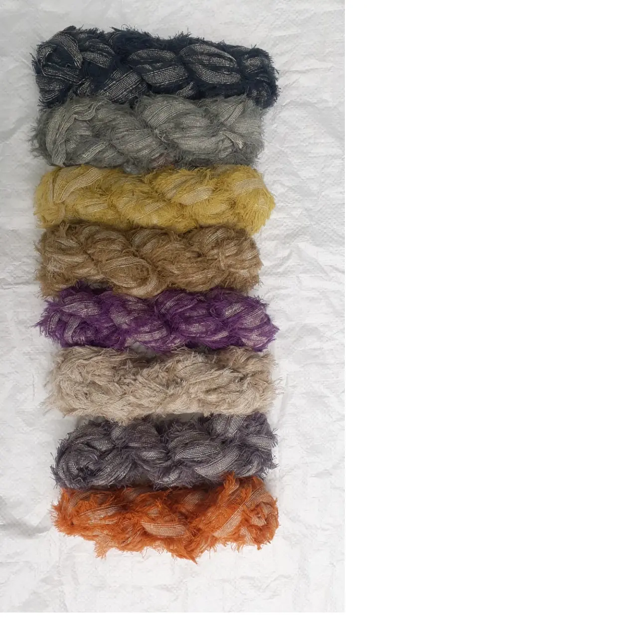Maßge schneiderte Fuzzy-Baumwoll-Leinen garne in verschiedenen Farben aus recycelten Baumwoll-und Leinenstoffen, ideal für den Wiederverkauf