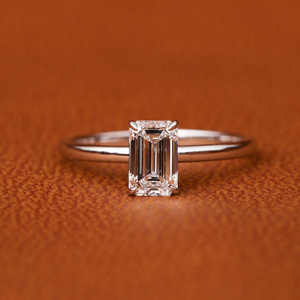 Estilo de moda Esmeralda corte laboratorio cultivado diamante solitario anillo de compromiso 18K chapado en oro sólido IGI certificado anillo de regalo para mujer - Product Image 1