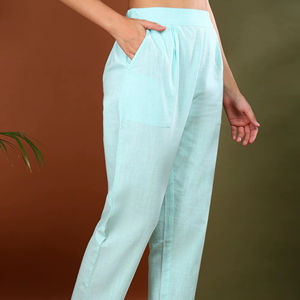 Pantalon en coton bleu doux et respirant pour femmes, avec poche fonctionnelle, coupe régulière, conçu pour un usage quotidien, décontracté, de bureau, de voyage - Product Image 1