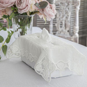 Couverture de boîte à mouchoirs florale vintage brodée personnalisée porte-boîte à mouchoirs rectangulaire avec bordure festonnée lin blanc décoration de la maison - Product Image 2