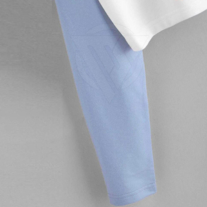 Haut court à capuche tendance pour femme, en molleton doux avec logo frontal, écologique, personnalisable, élégant, décontracté, streetwear, pour le quotidien - Product Image 5
