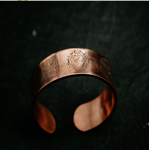 Bracelet en laiton argenté de haute qualité, bracelet manchette en acier inoxydable avec gravure Ayatul Kursi et bord souple pour hommes et femmes à bas prix - Product Image 5