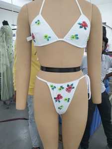 Traje de playa de una pieza con cuentas en negrita Vestido de playa de nuevo diseño sexy personalizado con logotipo en la parte delantera Listo para usar - Product Image 3