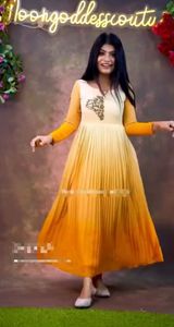 Kurti en tissu georgette lourd de qualité supérieure avec travail froissé pour un usage décontracté, disponible à un prix abordable - Product Image 4