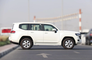 Toyota Land Cruiser GXR 2024 Usado, 4L, Interior Rojo con Asientos de Cuero Ajustables, Vehículo Usado con Volante a la Izquierda/Derecha en Venta - Product Image 5