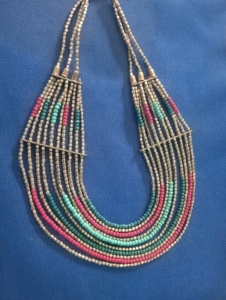 Collar de cuentas de semillas trenzadas multicolor hecho a medida con cadena ajustable rosa, naranja y beige. Ideal para bodas - Product Image 5