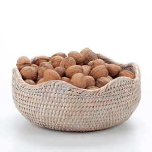 Panier à fruits en rotin tissé à la main beige doux bol de rangement en osier à bord ondulé décoratif pour table à manger et décoration intérieure - Product Image 4