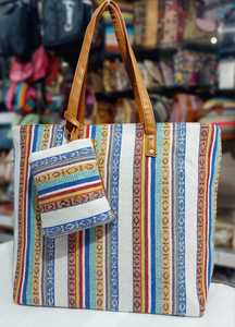 Avec poignée marron et sacs fourre-tout en tissu jacquard au design géométrique en taille 13*18 pouces pour transporter un ordinateur portable 17 pouces en vente - Product Image 5