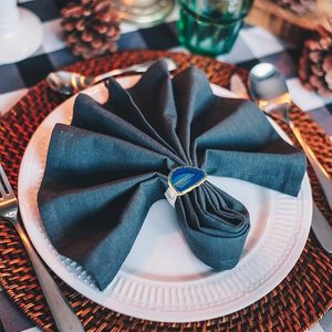 Rond de serviette en acrylique transparent Tranche de géode d'agate naturelle avec anneau de serviette à bord doré pour les fêtes et les mariages - Product Image 1