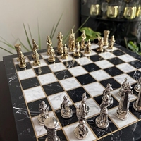 Jeu d'échecs de luxe exclusif avec boîte de rangement intégrée, design marbre, pièces en laiton pour la décoration intérieure des enfants