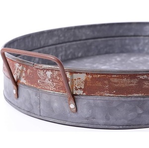 Plateau de service en fer galvanisé à l'aspect naturel avec poignée Plateau de service de style ferme industriel Plateau de décoration rustique pour la maison - Product Image 1