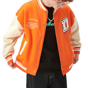 Custom Varsity Bomber Jacket OEM Fabricante Retro Look Forro suave Escuela o Club Wear Disponible en todos los tamaños - Product Image 4