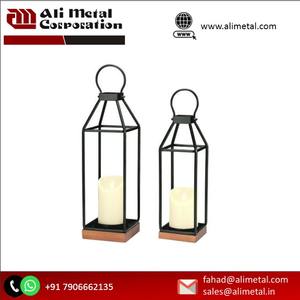 Portavelas de madera de estilo europeo, farol de cristal de hierro a prueba de viento, forma de casa, decoración de Navidad, hogar, ecológico, hecho a mano - Product Image 3