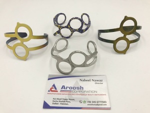 สร้อยข้อมือสเตนเลสสตีลเคลือบสีฟ้าเหมาะกับชายและหญิงมีหลายจุดพร้อมไข่มุกสำหรับเป็นของขวัญ - Product Image 5