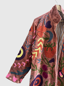 Chaqueta de Terciopelo para Mujer Talla Grande, Cuello Mao, Manga Larga, Bordado Floral a Mano, Abrigo Largo para Invierno - Product Image 4