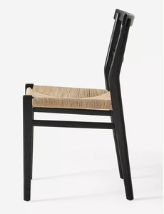 Chaise de salle à manger élégante avec dossier en teck massif, pieds coniques et siège en rotin tissé où la texture organique rencontre la forme moderne - Product Image 4