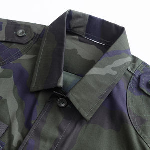 Conjunto de ropa de trabajo informal para hombre con tela estampada Material de malla elástica Múltiples bolsillos Impermeable y resistente al desgaste con botones - Product Image 3