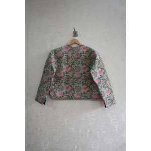 Chaqueta Acolchada Reversible de Algodón Tejido Ecológico con Estampado Floral, Prenda de Abrigo de Invierno Artesanal - Product Image 4