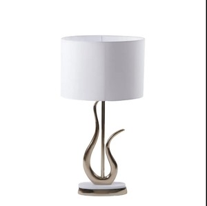 Lámpara de mesa de lujo de metal Decoración de oficina Lámparas chapadas en oro con pantalla Lámparas de mesa al por mayor - Product Image 4
