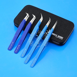 Pinzas para pestañas con punta de fibra con logotipo personalizado, pinzas para pestañas, pinzas de aislamiento curvas y rectas, herramienta ligera con punta en ángulo de 90 grados - Product Image 1