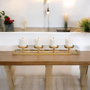 "Elegante 4 portavelas en oro con diseño moderno para una decoración elegante del hogar y una iluminación ambiental suave" - Product Image 2