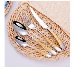 Ensemble de cuillères élégantes en acier inoxydable revêtues d'argent, parfaites pour la maison ou le restaurant, durables et élégantes. - Product Image 5