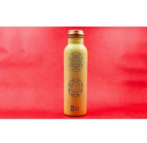 Bouteille élégante en cuivre avec bords arrondis lisses et surface extérieure brillante idéale pour les bienfaits du yoga pour la santé - Product Image 6